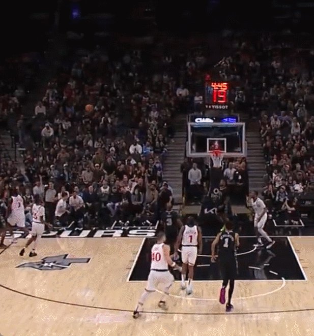 彻底发飙！文班亚马遭祖巴茨撂倒：裁判对我不公